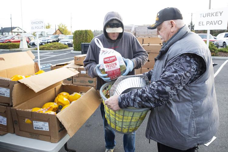 PHOTO GALLERY: Serve Wenatchee distributes 500 Thanksgiving Meals ...