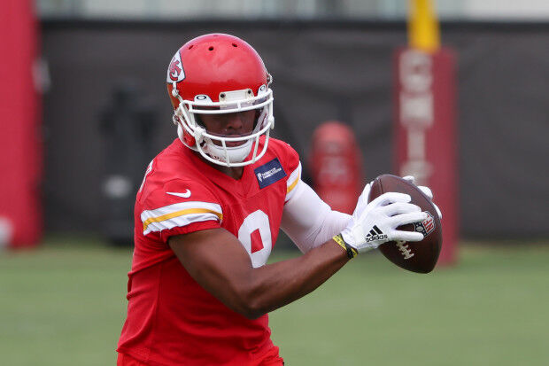 Chiefs lose free agent WR JuJu Smith-Schuster to Patriots