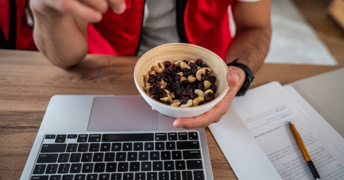 4 Nutrient-Dense Snacks Registered Dietitians Say Will Give You More Lasting Energy Than a Late Afternoon Cup of Coffee