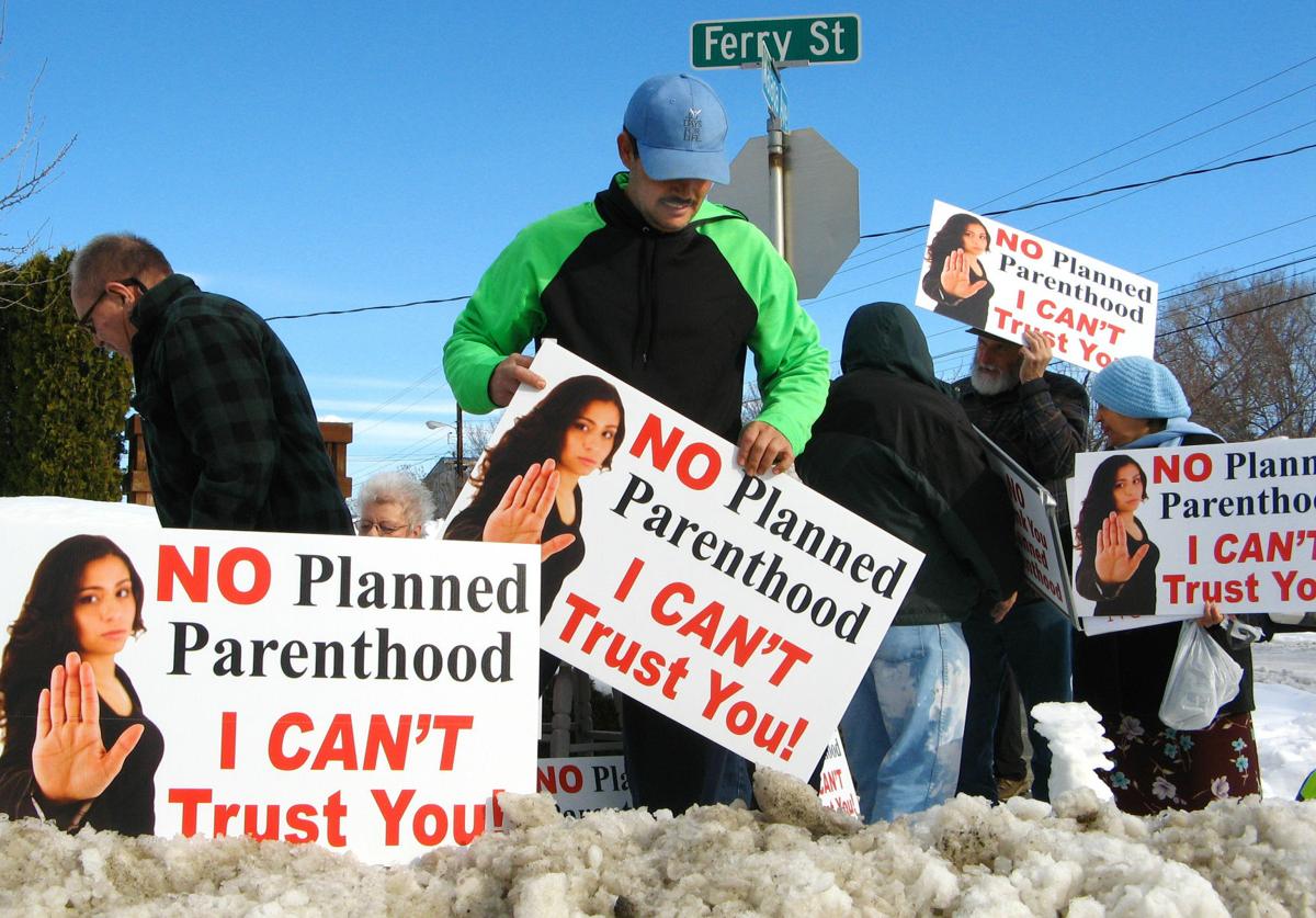 Pro Life Rally Aims To Defund Shut Down Planned Parenthood Local News Wenatcheeworld Com