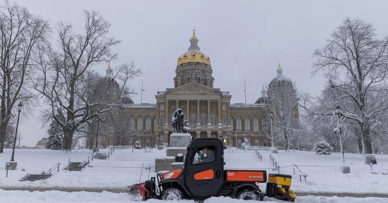 Winter storm along East Coast leaves behind power outages, flooding ...