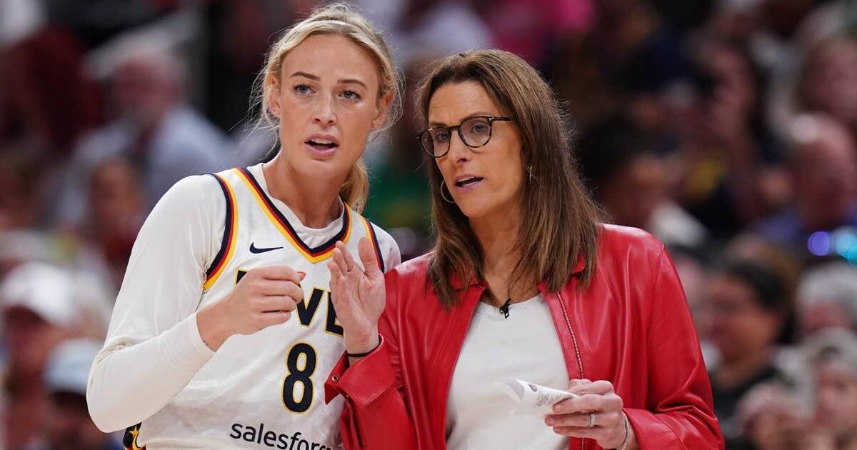 indiana-fever-head-coach-stephanie-white-talks-with-guard-sophie-cunningham