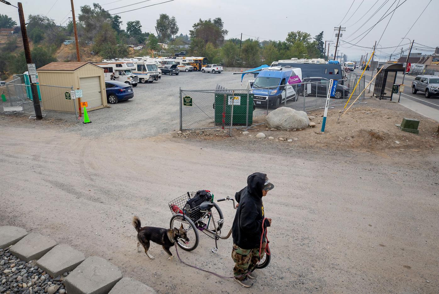A safe place | Park opens for people living in RVs on Wenatchee Valley  streets | Local News | wenatcheeworld.com