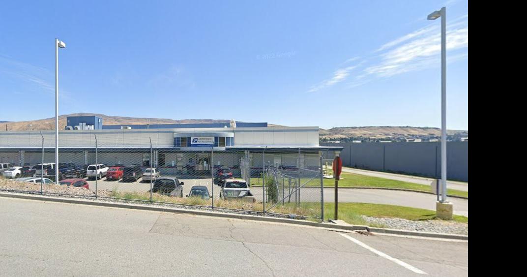 Wenatchee USPS workers picket to raise awareness on proposed changes
