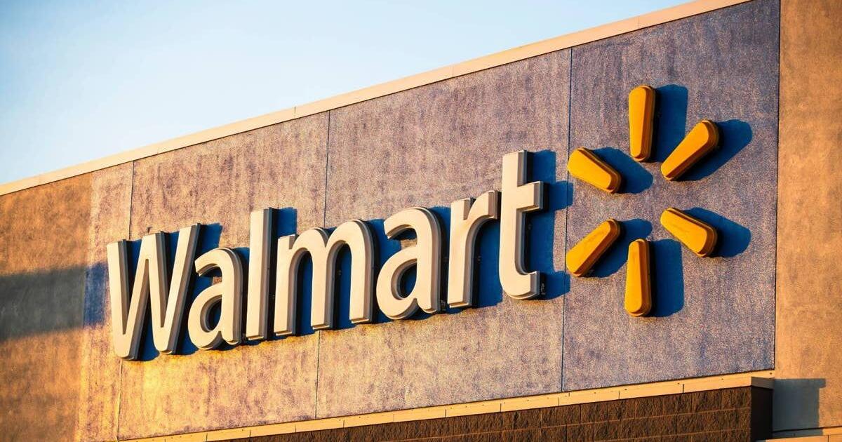 Walmart's $99 adjustable patio lounge chair has wheels and a built-in cup holder