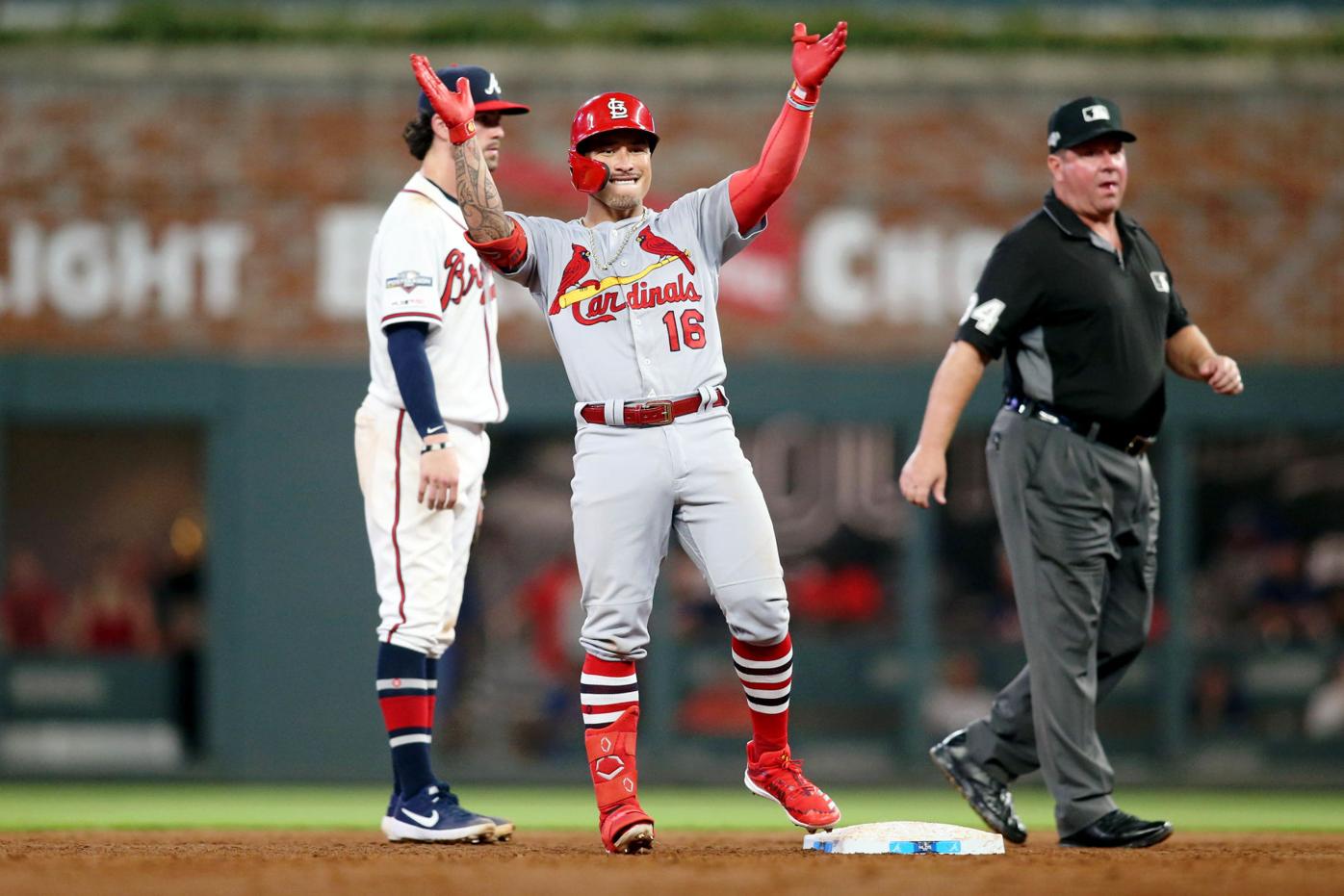 Brewers sign second baseman Kolten Wong to two-year deal with option