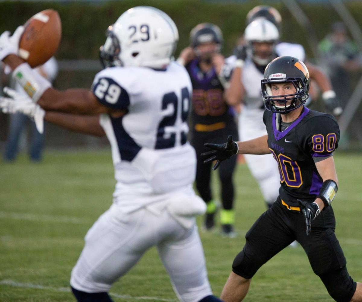 Photo Gallery Wenatchee Gets Beat By Chiawana In Football High