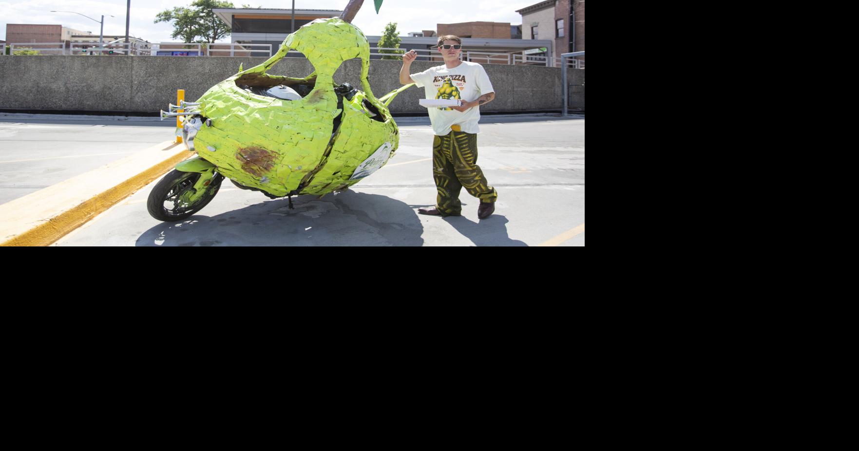 The pear-fect road trip: Florida sculptor peels into Wenatchee in handmade 'Pear Car'