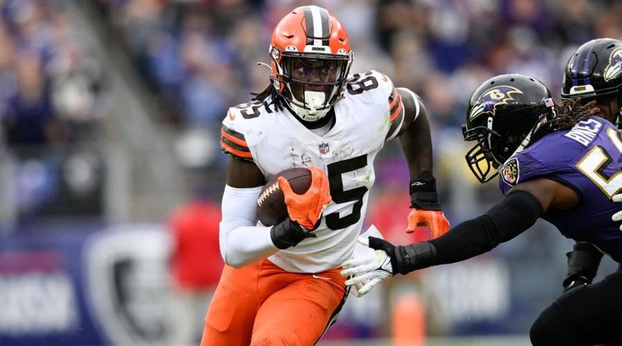 Browns TE David Njoku questionable with burns to face, arm