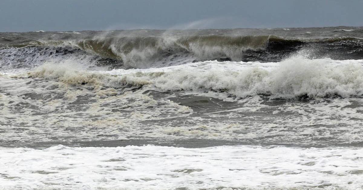 rough-surf-off-long-beach-township-from-the-approaching-noreaster