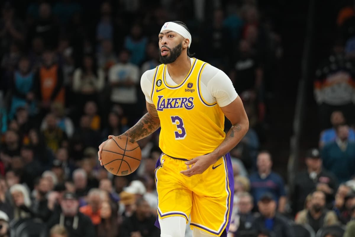 Los Angeles Lakers: LeBron James 2021 Fadeaway - Officially