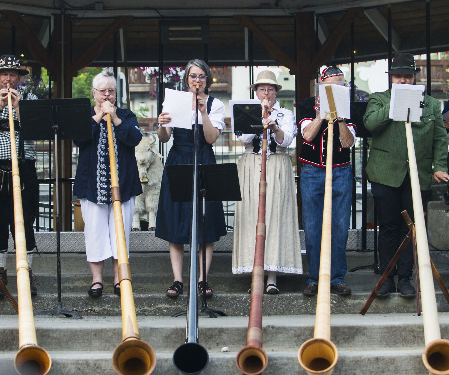 Leavenworth Alphorn Celebration Draws Crowd In Center Of Bavarian ...