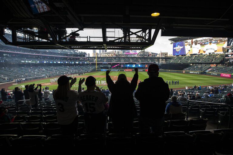 Mariners welcome full crowds back to T-Mobile Park, Mariners