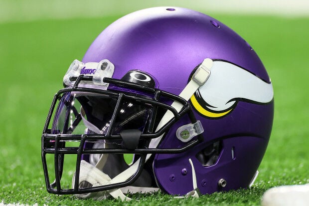 The Story of the Minnesota Vikings (NFL Team Stories): Craig