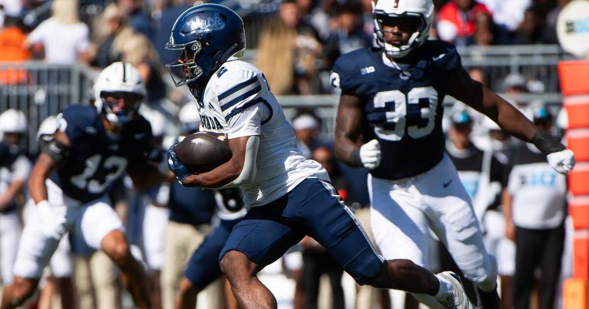 nevada-running-back-herschel-turner-2-carries-the-ball-in-the-first-half-of-an-ncaa-football-game-against-nevada-saturday