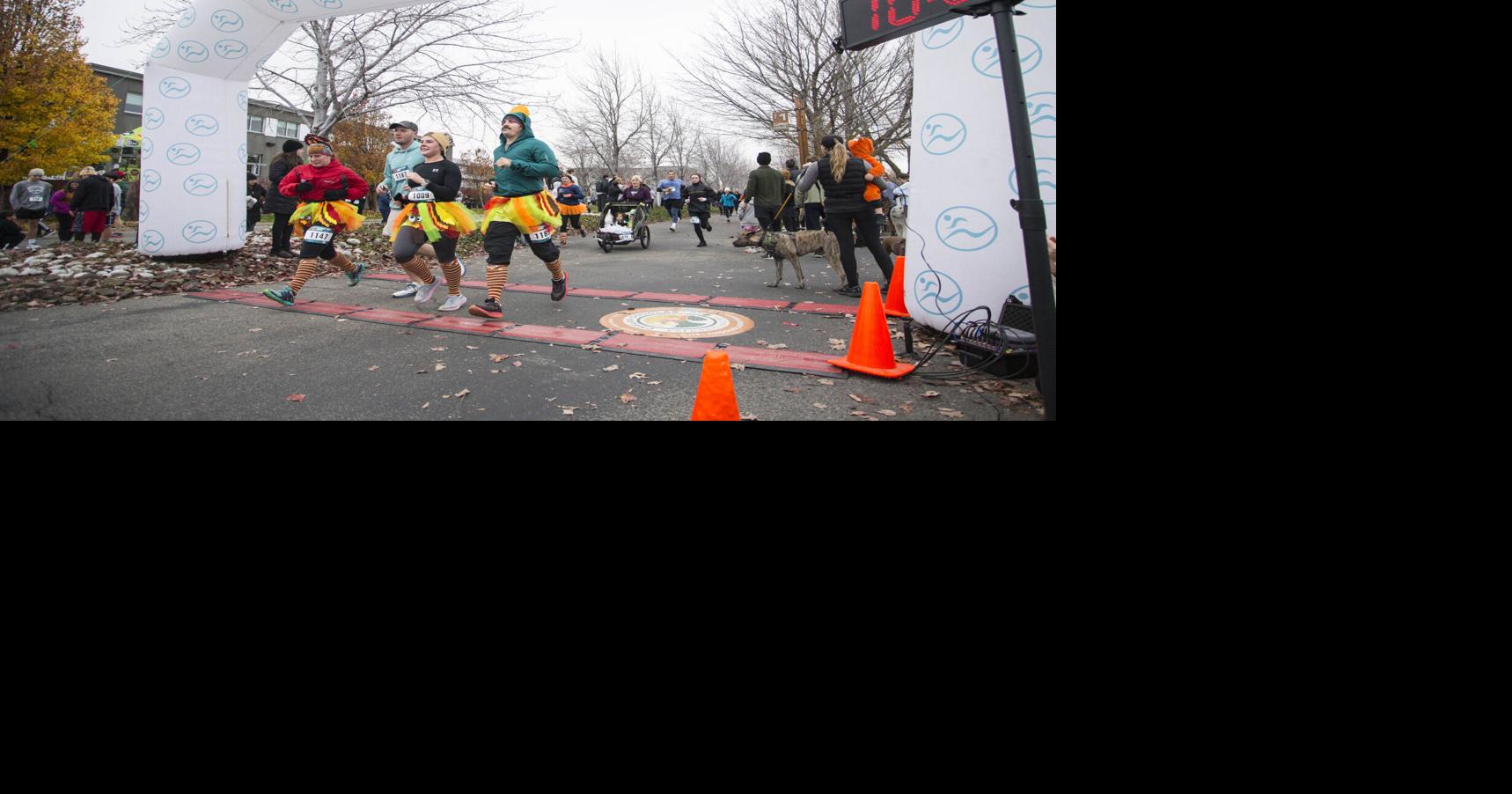 Turkey Trot gobbles up Thanksgiving morning in Wenatchee for fun ...