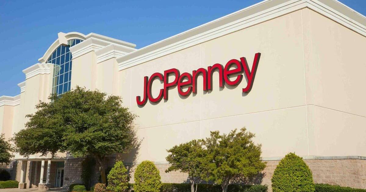 JCPenney Is Selling a ‘Compact’ $9 Desk Fan That Shoppers Say They Wish They Bought Sooner
