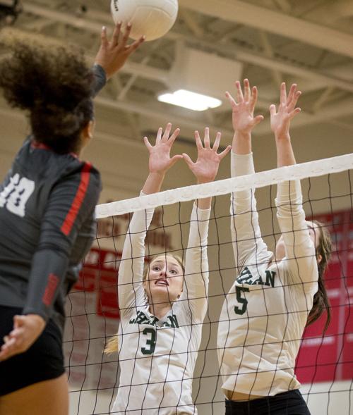 191010-sportslocal-chelanvball 01.jpg
