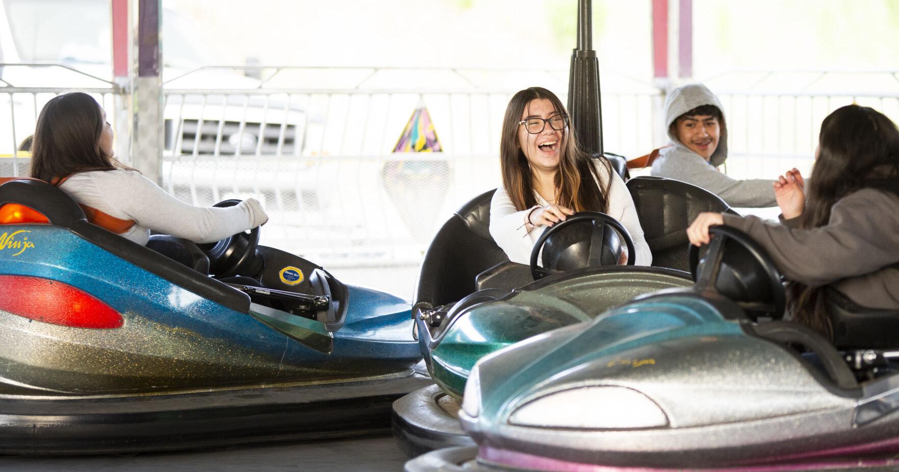 Funtastic Shows Carnival attracts teens, families with bumper cars, Sinbad and more - Vimarsana News