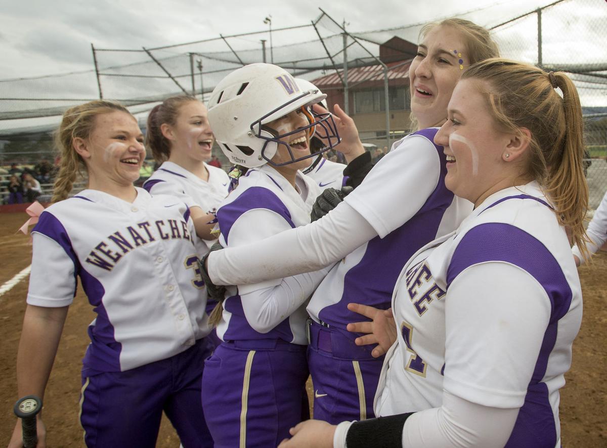 Photo Gallery Wenatchee Beats Ellensburg In Softball High