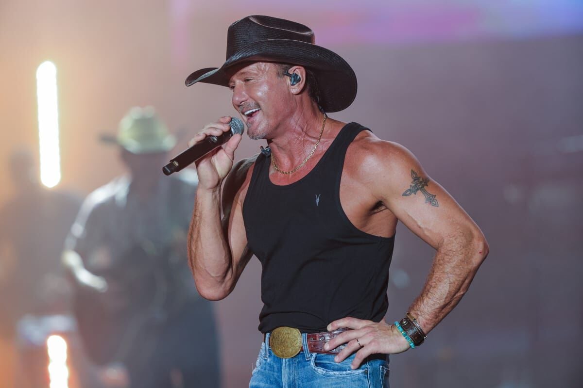 Tim McGraw Helps Dying Dad Record a Special Duet for His Daughters