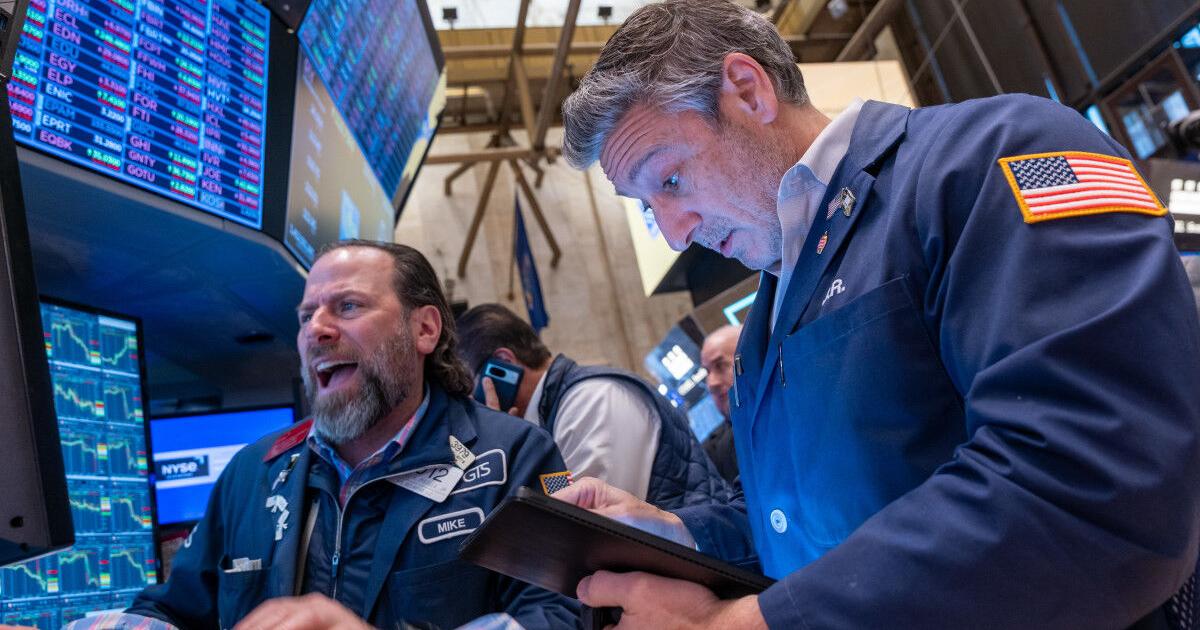 4 stocks to buy now (And 1 surprising sell)