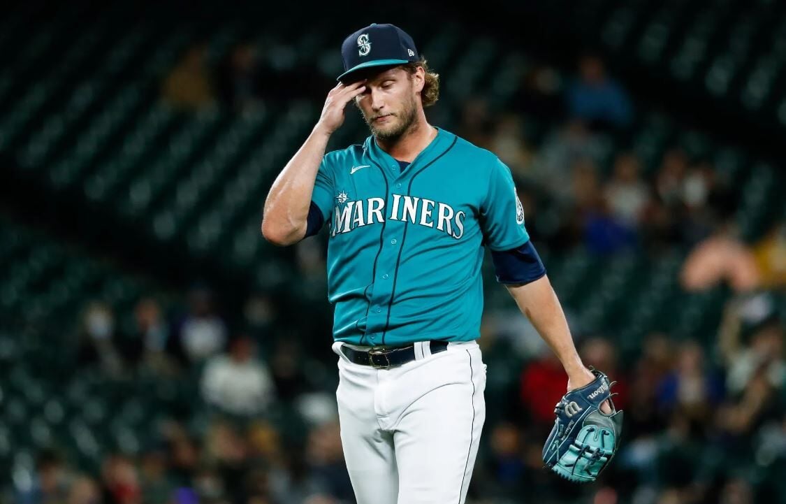 Robbie Ray doesn't travel with Mariners to Toronto series