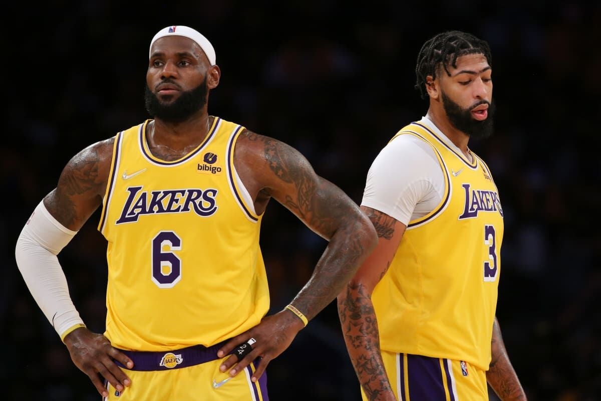 Lakers' LeBron James hints at new number after gifting No. 23 to Anthony  Davis