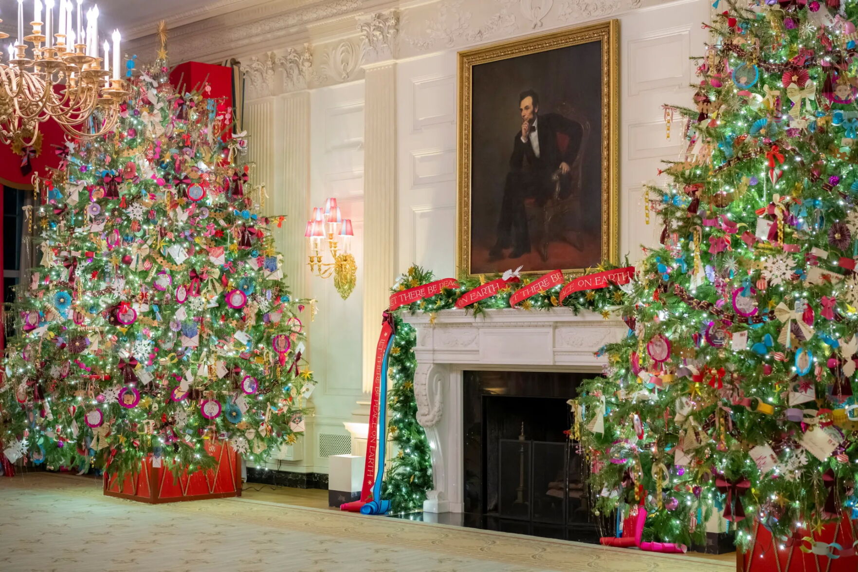 2 Wenatchee Valley residents decorate White House for holiday season