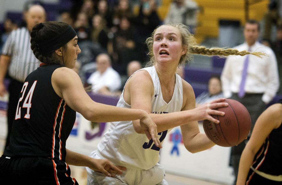 Late Lay In From Hallberg Gives Wenatchee Win Over Kennewick