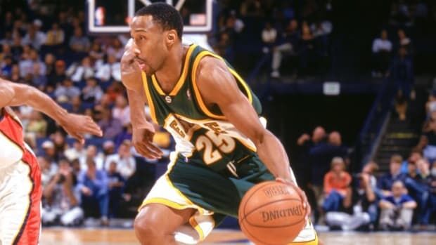 The 10 Shortest NBA Careers Of All-Time: JamesOn Curry Was On Court For  Just 3.9 Seconds - Fadeaway World