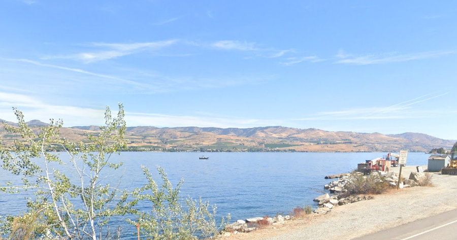 Authorities searching Lake Chelan for missing man