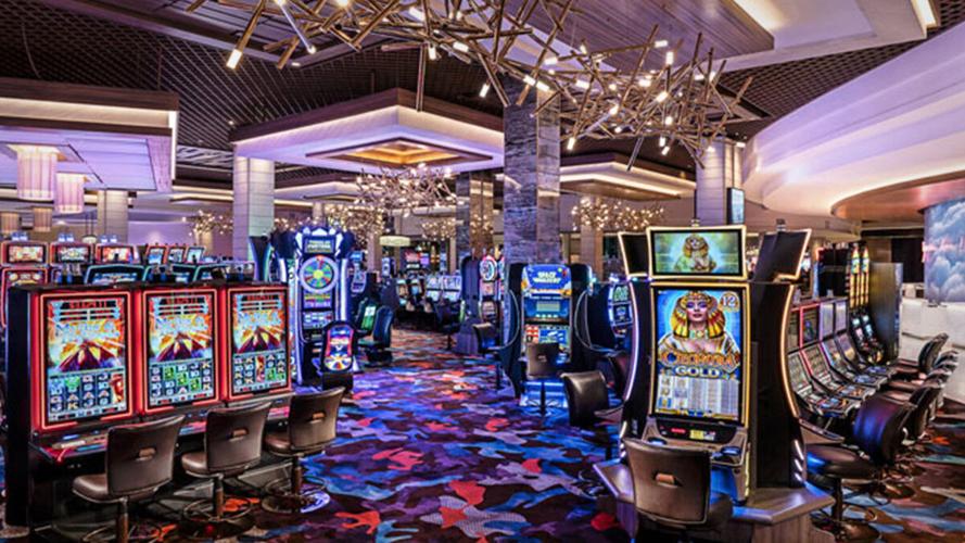 Casino project among largest on Vegas Strip sets opening day