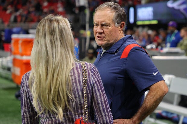 Bill Belichick's Longtime Girlfriend Turns Heads In Yoga Outfit