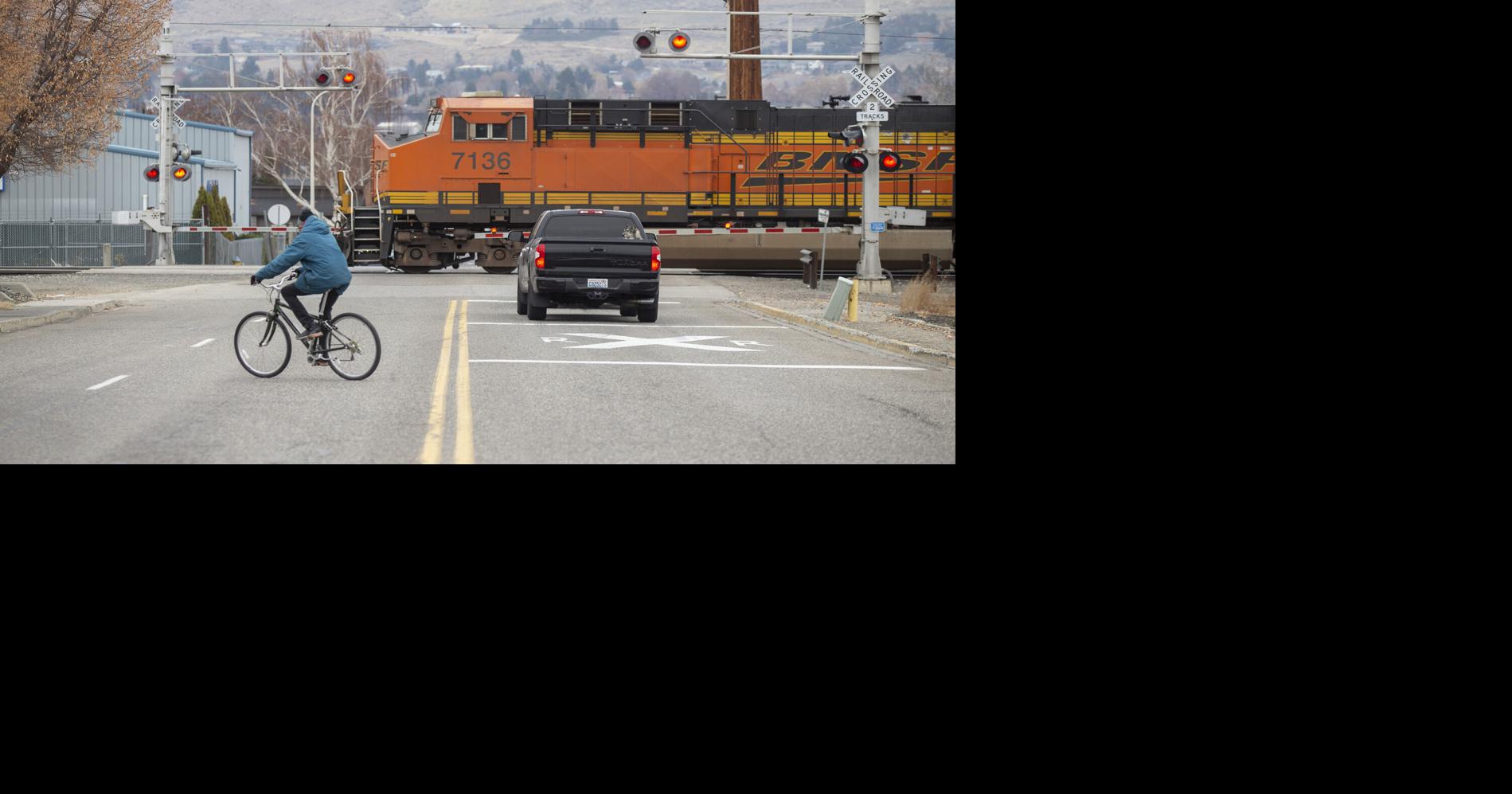 Photo: Parked train - the bane of Wenatchee