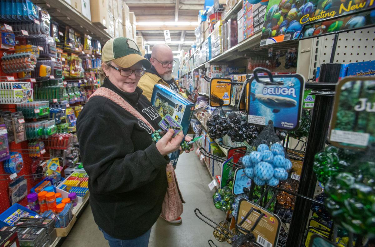 Photos Shoppers Turn Out For Black Friday Deals In Wenatchee News Wenatcheeworld Com