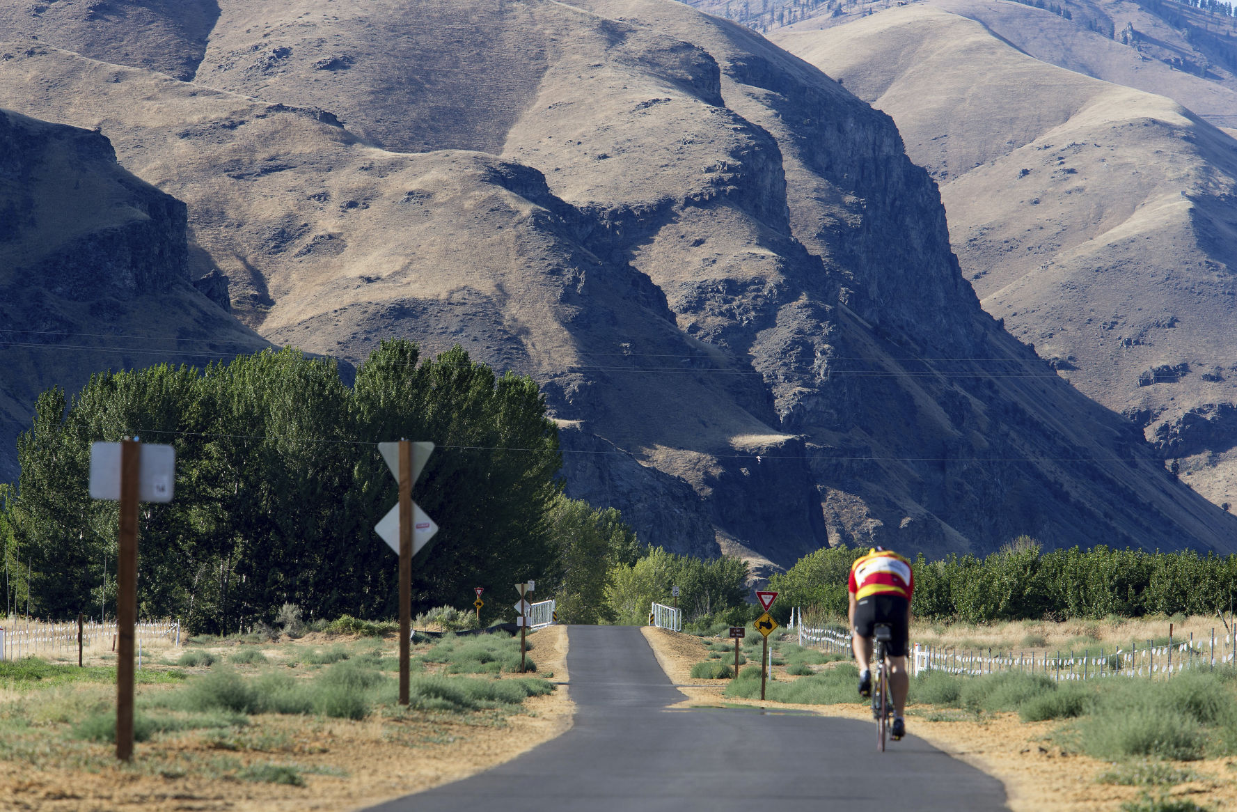 Rocky Reach Trail Gates — Should They Stay Or Should They Go? | Local ...