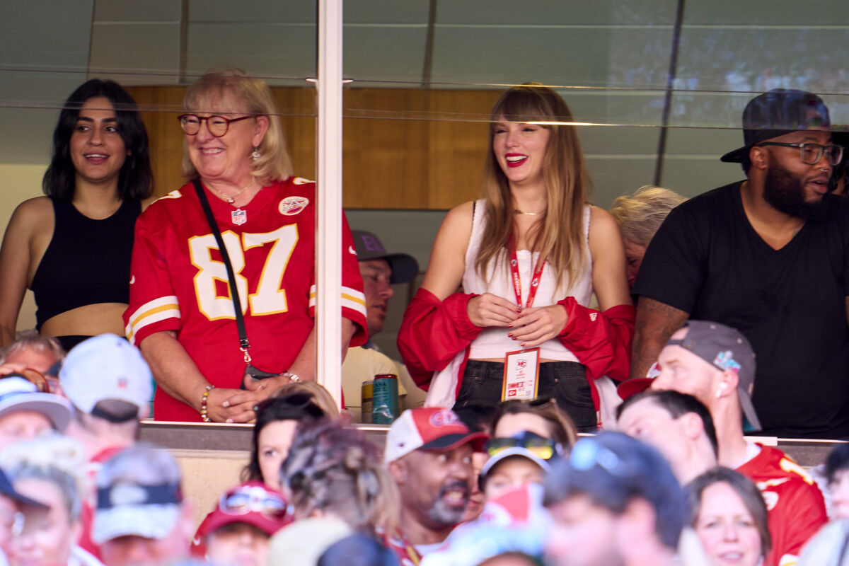 Savannah Guthrie's Daughter Has the Cutest Reaction to Taylor Swift's Travis  Kelce Romance, Parade