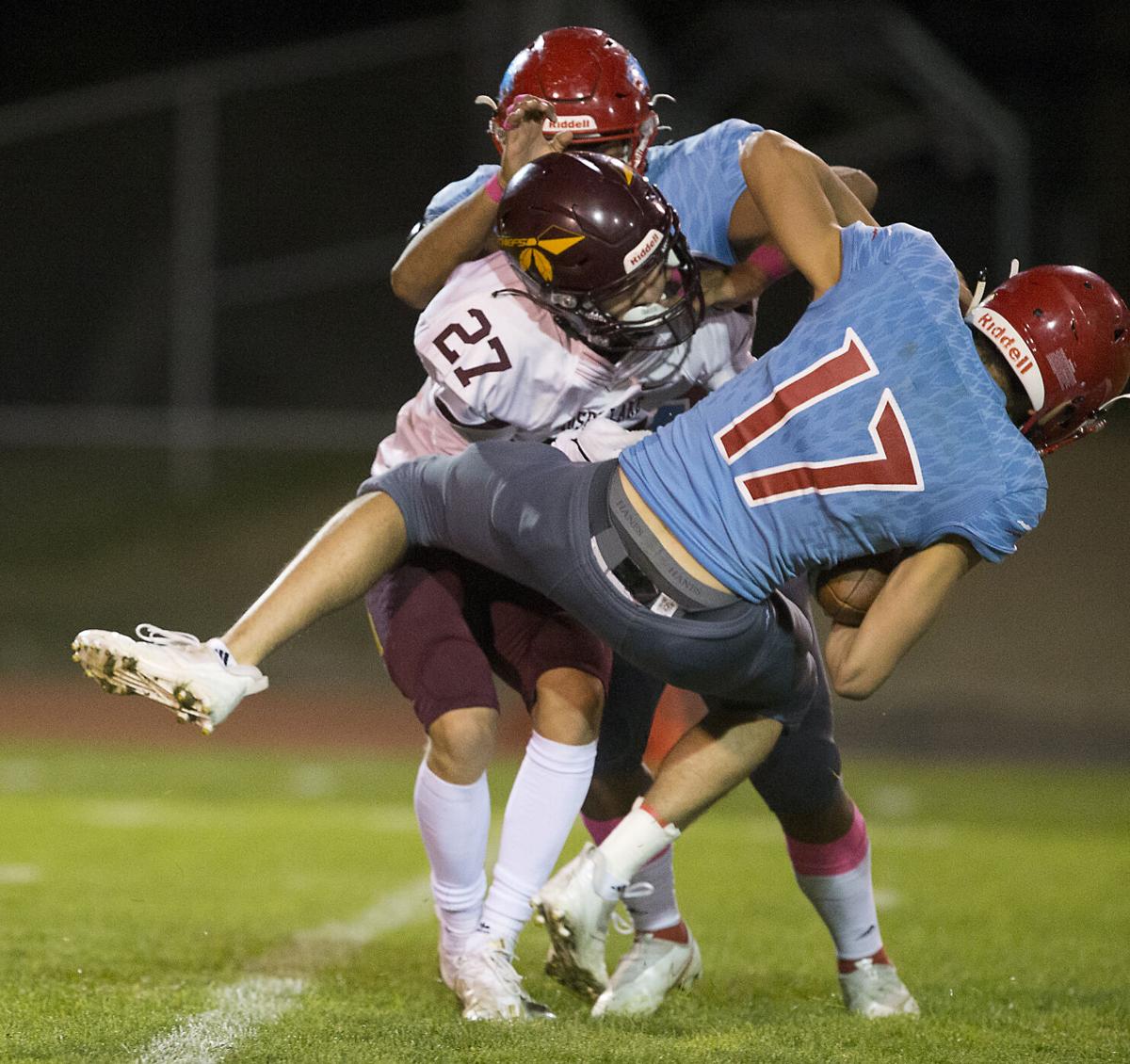 211009-sportslocal-eastmontfballgallery 11.jpg