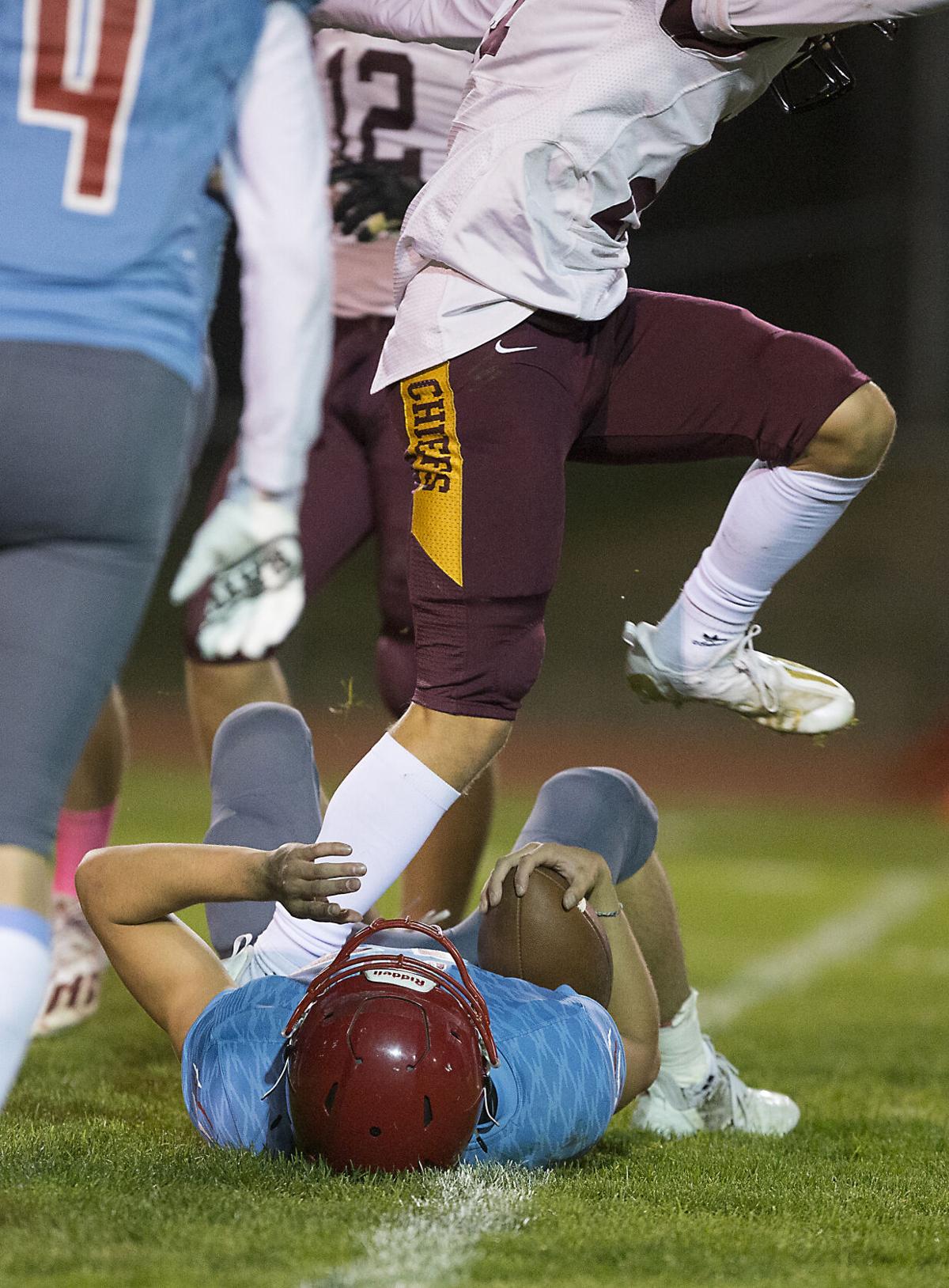 211009-sportslocal-eastmontfballgallery 12.jpg