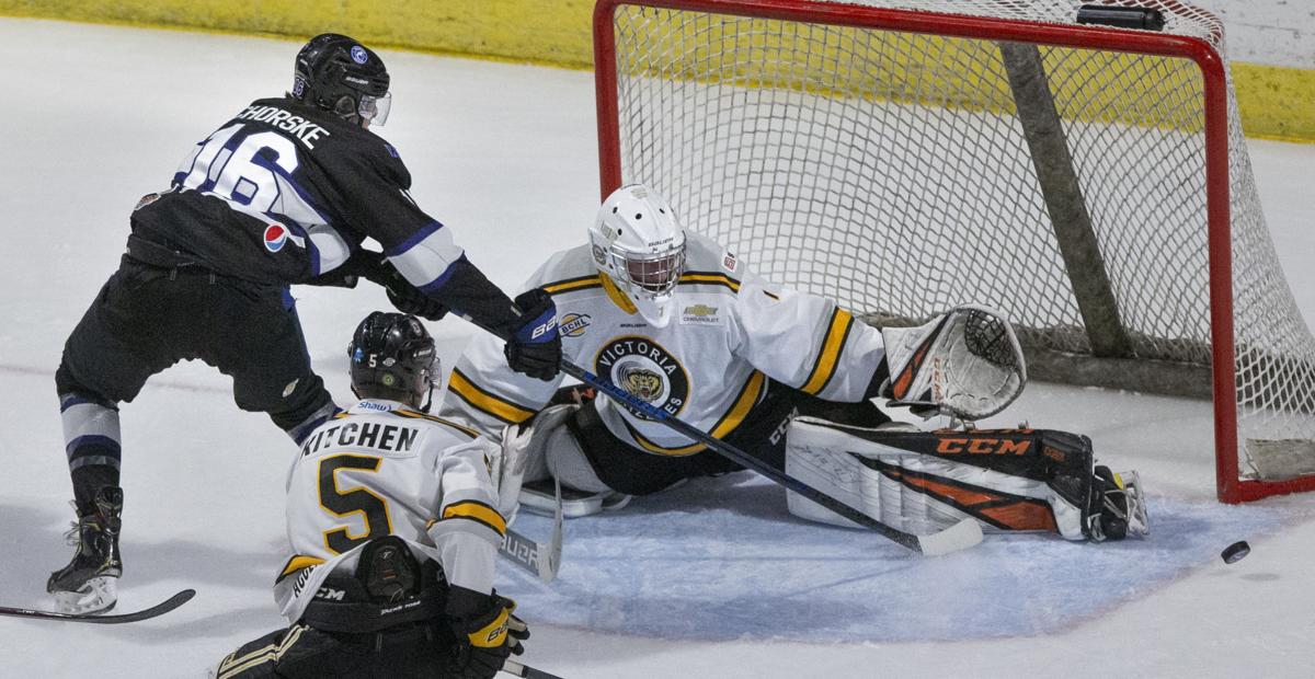 BCHL Hockey Wenatchee crushes visiting Victoria 80 Sports