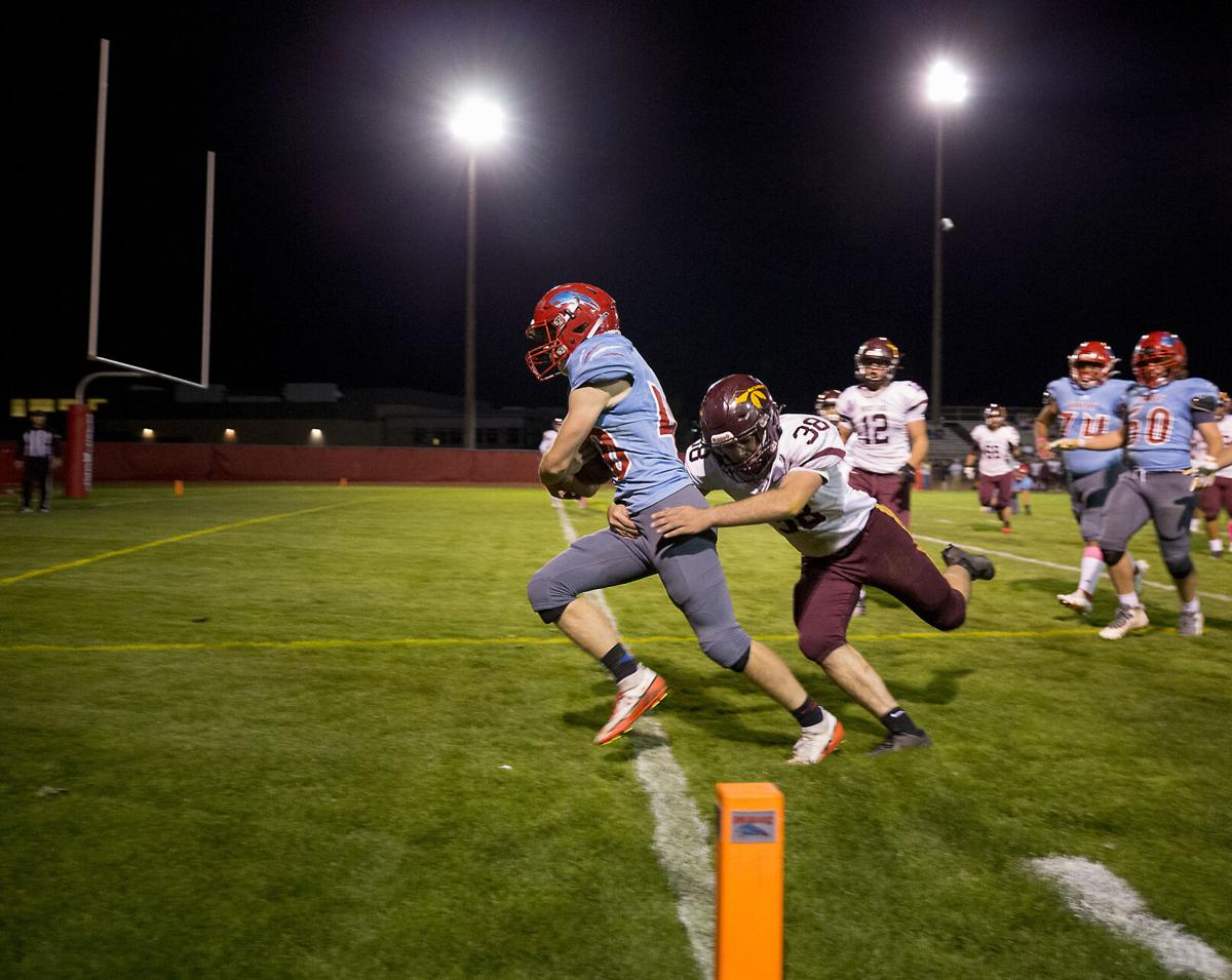 211009-sportslocal-eastmontfballgallery 14.jpg