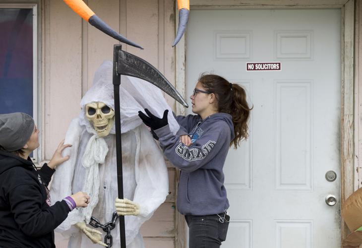 East Wenatchee family is all in for Halloween News