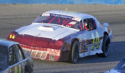 Super Oval Closes Season With Neal Newberry 125 Thunder Cars Race For Legend Tommy Wentz Sports Wenatcheeworld Com