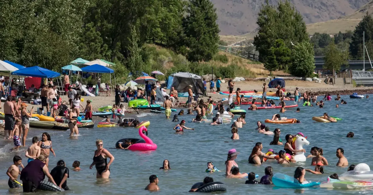 Lake Chelan beach - Wenatchee World (copy)