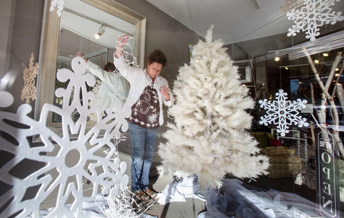 More Than Decor Holiday Trappings Lure Shoppers Snare Sales