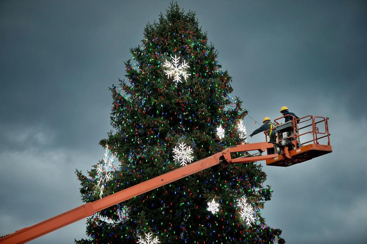 More Than Decor Holiday Trappings Lure Shoppers Snare Sales