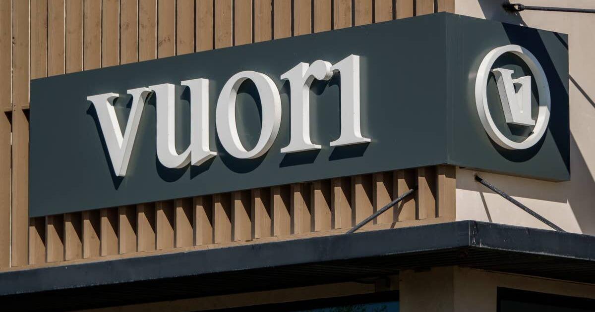Vuori's Lightweight, Stretchy Aim Pants Are a Rare 20% Off in 2 Colors
