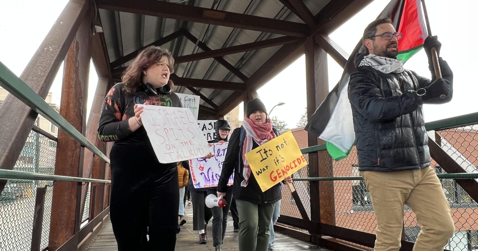 Wenatchee marchers call for ceasefire of Israel-Hamas war - Vimarsana News