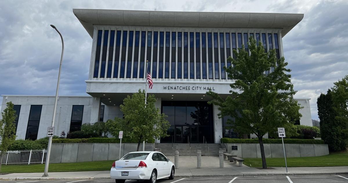 Watch live: Wenatchee City Council banner display discussion at 4:30 p.m.